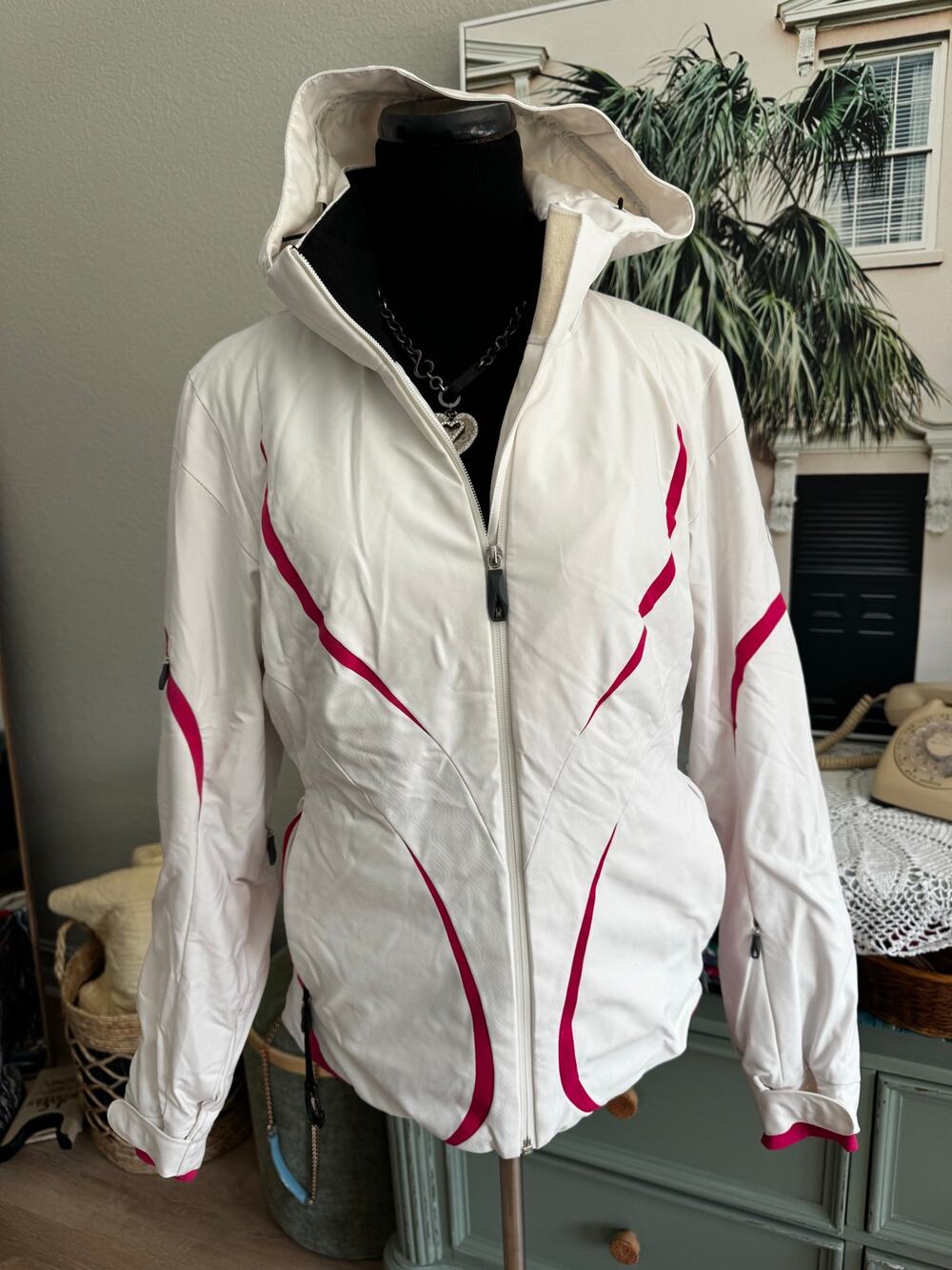 SPYDER woman’s white pink ski snow jacket size 8 small